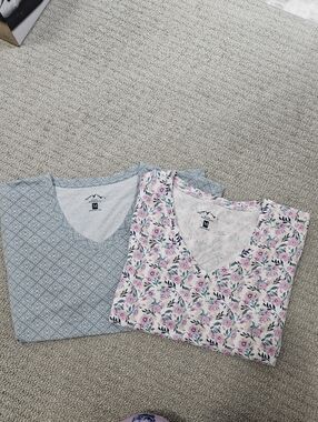 Blue Mountain Set of Two V-Neck Tops - Floral Pink & Patterned Light Blue Size M